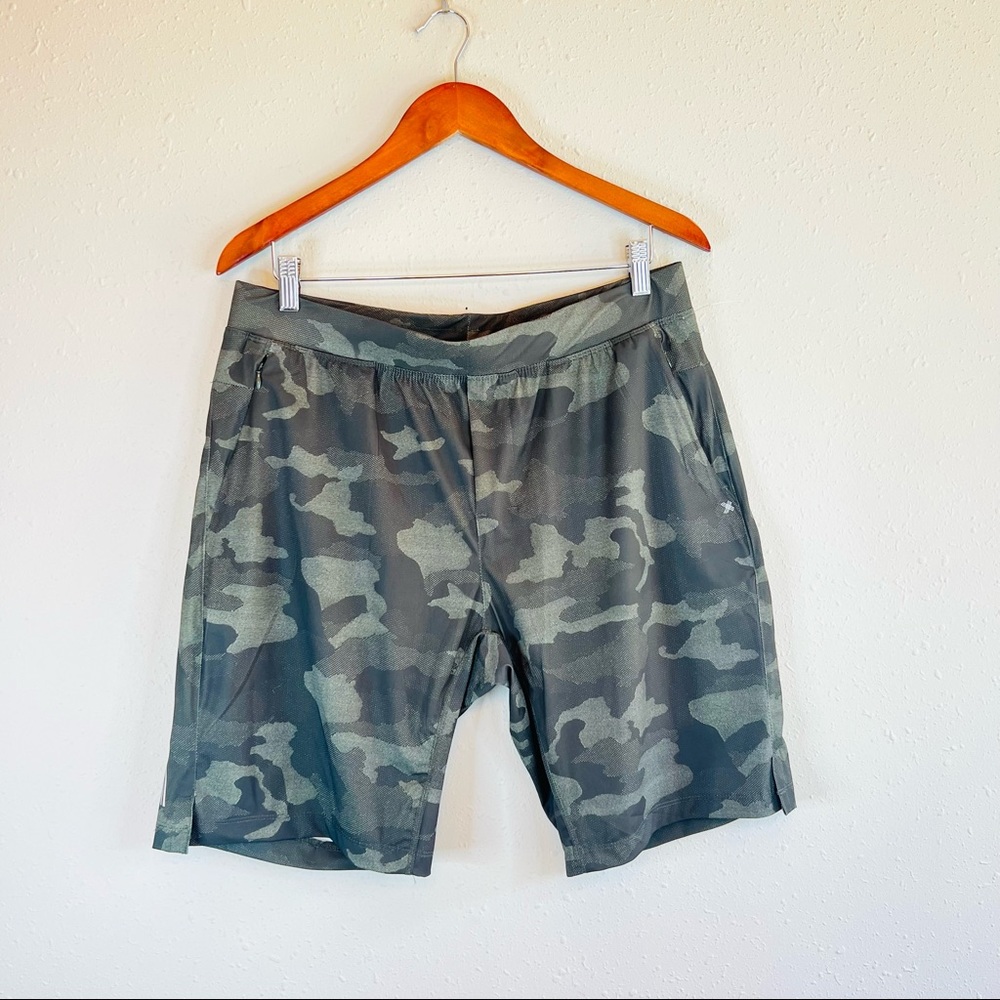 Kenneth Cole Men’s Camouflage Jogger Shorts Size Large NEW
